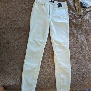 J Crew mercantile off white skinny jeans size 26 with 28" inseam